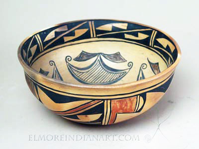 Hopi Yellowware Helmet Stew Bowl by Nampeyo c. 1915 details Hopi Yellowware Helmet Stew Bowl by Nampeyo c. 1915